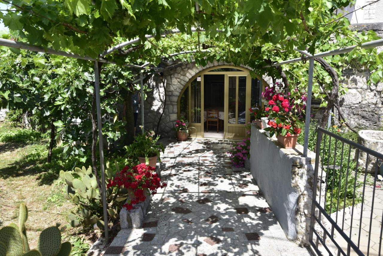 Guest house Tom Malinska Extérieur photo
