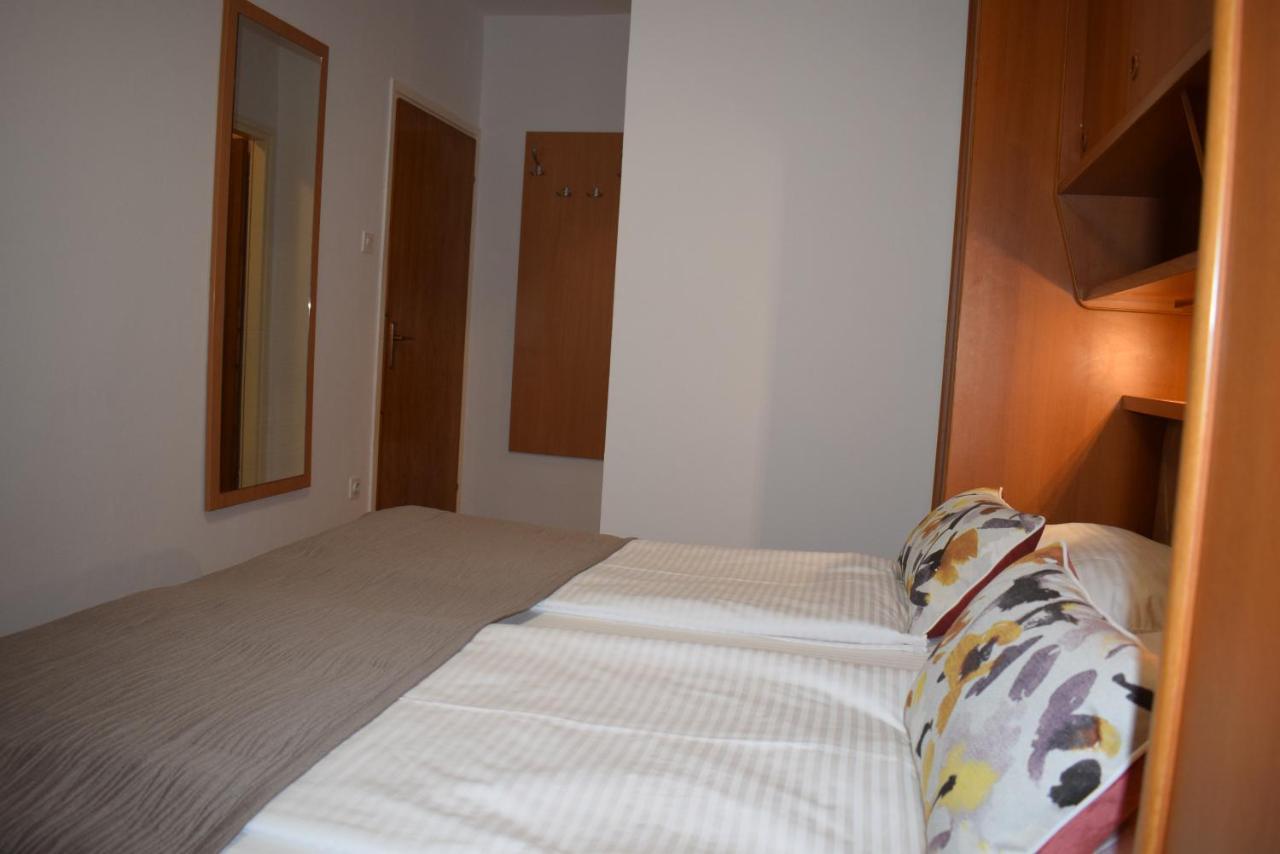 Guest house Tom Malinska Extérieur photo