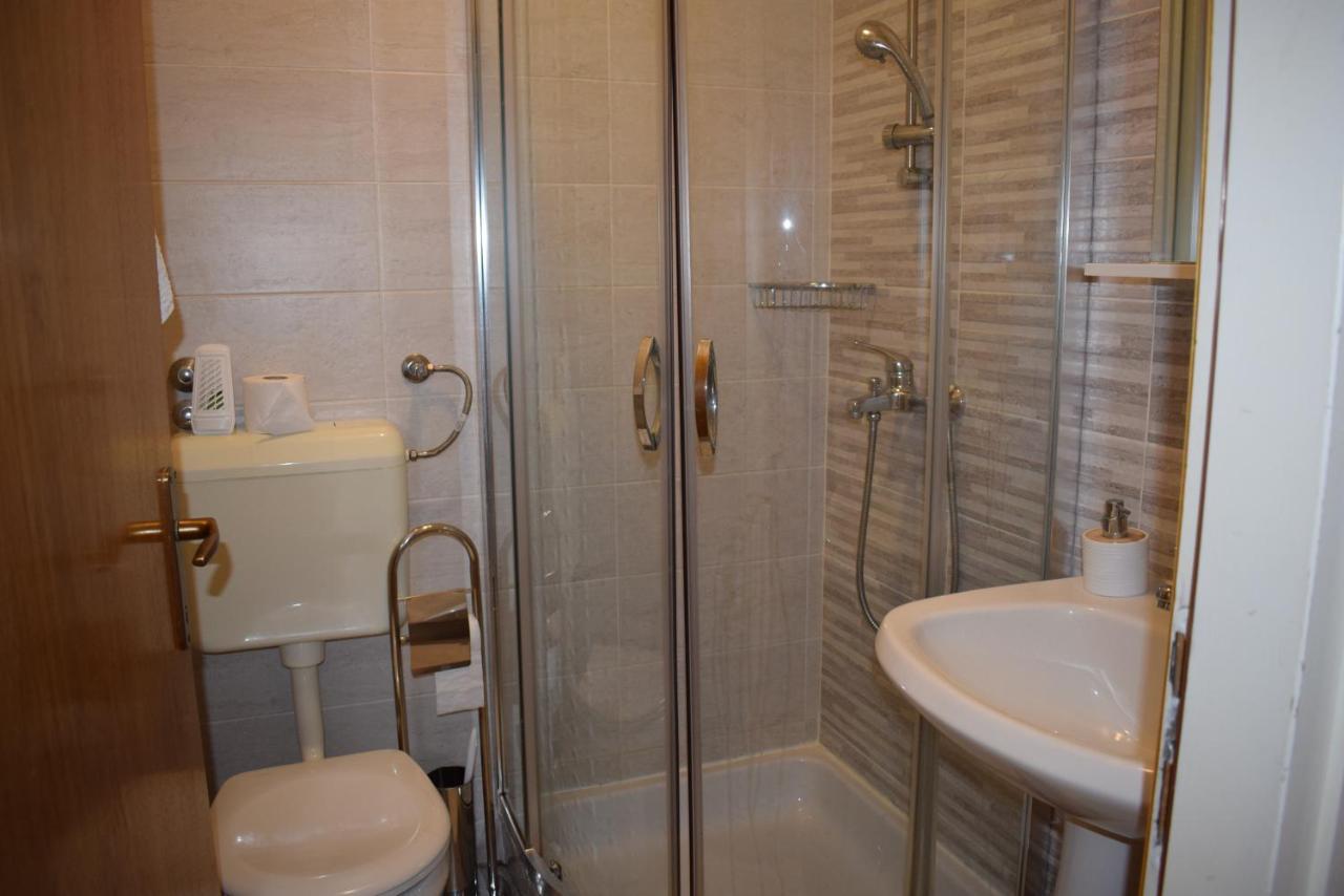 Guest house Tom Malinska Extérieur photo