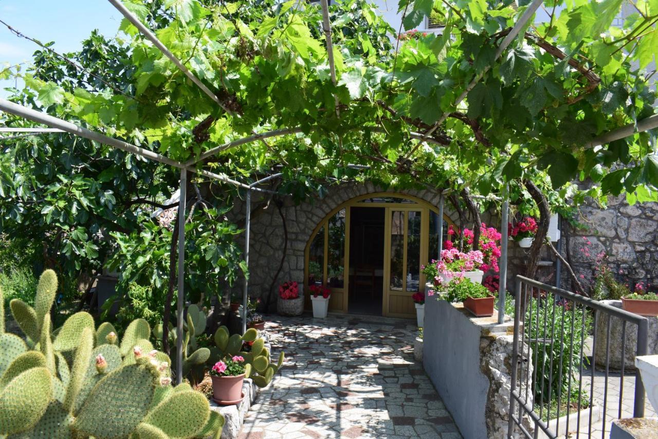 Guest house Tom Malinska Extérieur photo